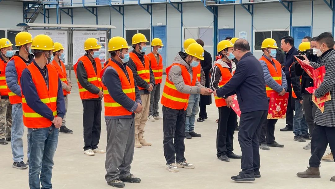 畢節市委副書記、七星關區委書記周舟赴中裝建設在建項目慰問